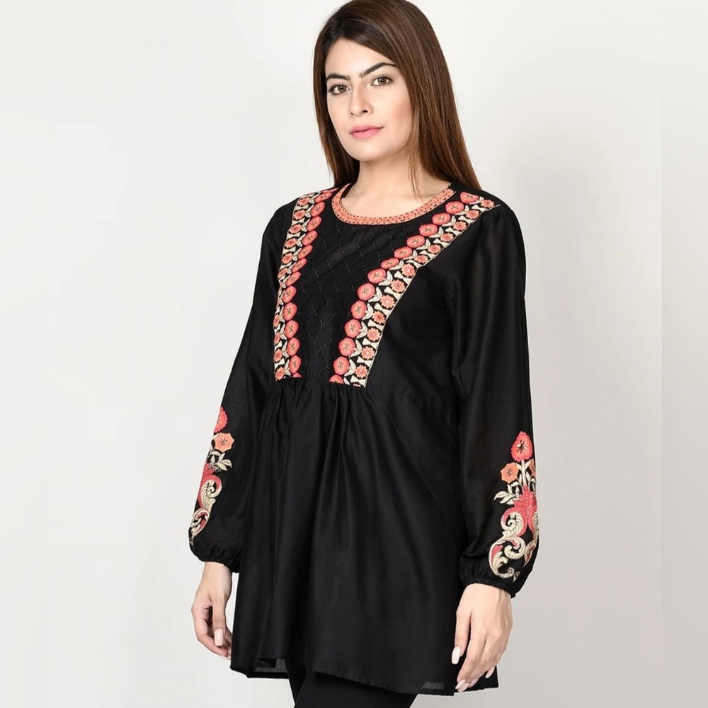 Limelight Embroidered Top Women's Medium